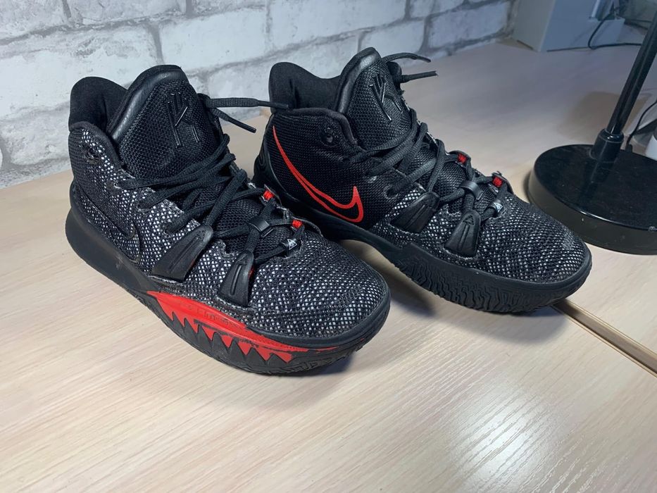 Продам кроссовки