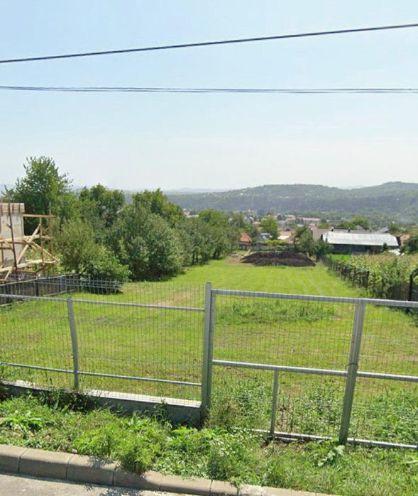 Vând Comănești  Leurda