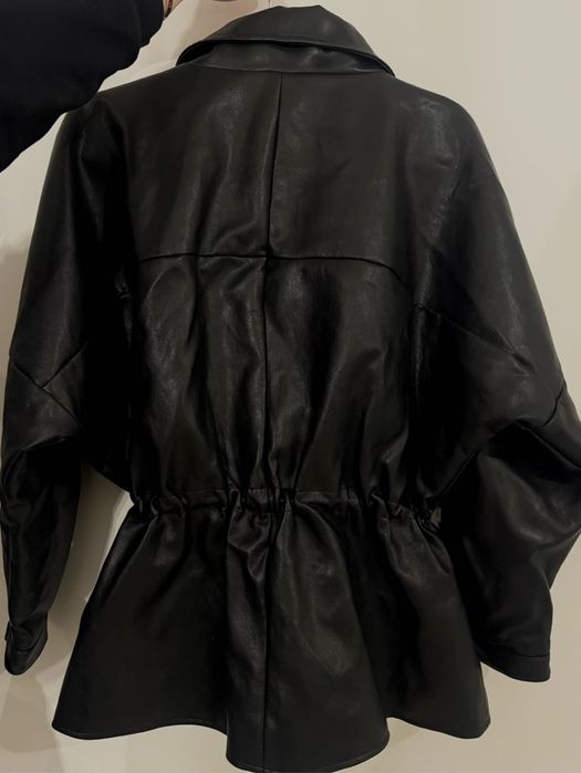 Яке. Нова колекция Stradivarius. Перфектно състояние.