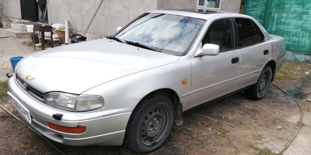 Машина Toyota camry