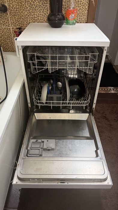 Продам посудомоечную машину