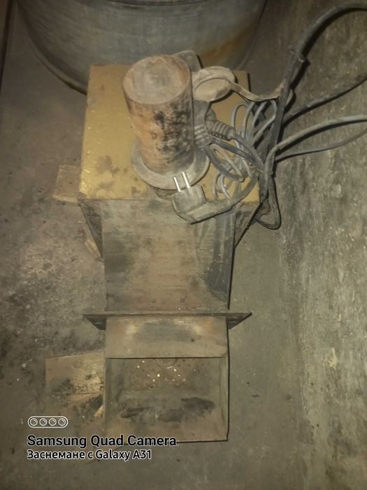 Пелетна горелка с бункер