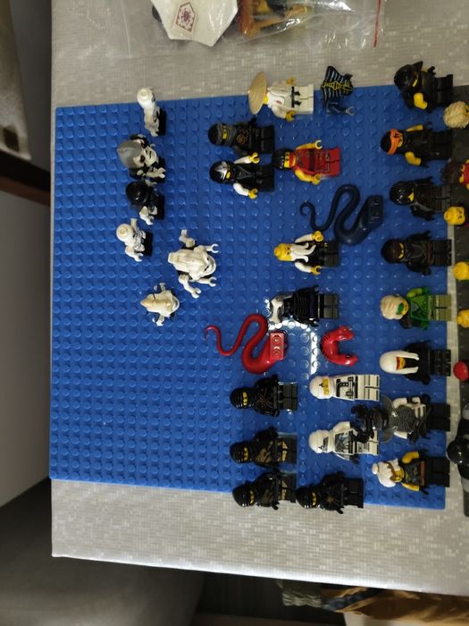 Vând/schimb figurine lego Ninjago