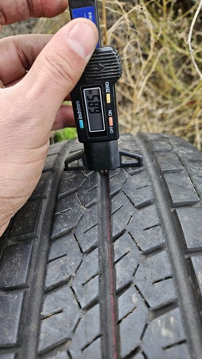 2бр гуми 215 65 16С бриджстоун bridgestone