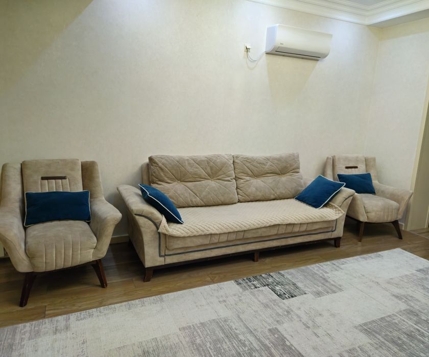 Диван с двумя креслами