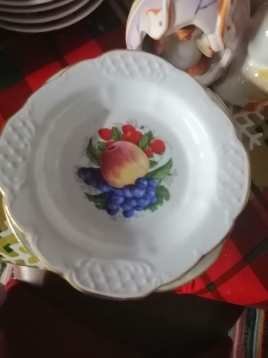 Vind set cescute cafea si farfurii pentru dulceata din portelan