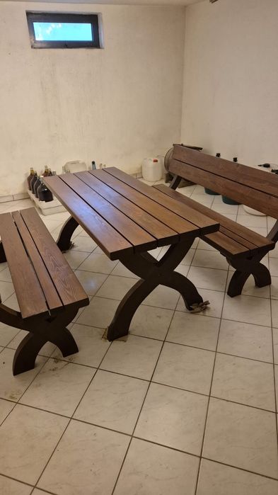 Vand masă set terasa,masă  bănci si doua scaune din lemn masiv
