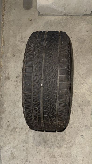 Комплект зимних шин Triangle 235/45 R18