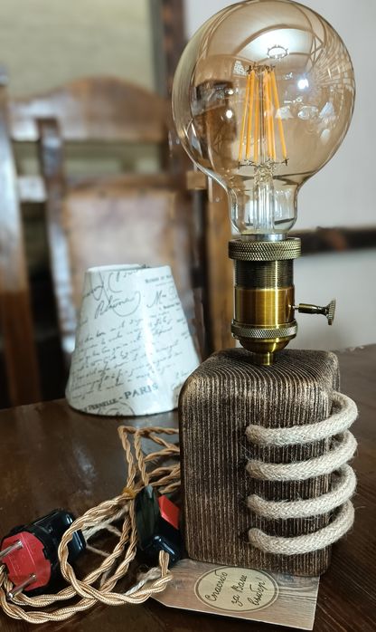 Настольная лампа.Светильник.