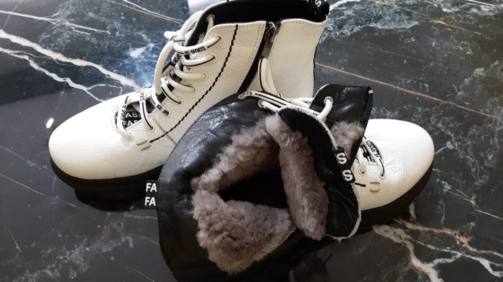 Продам ботинки новые