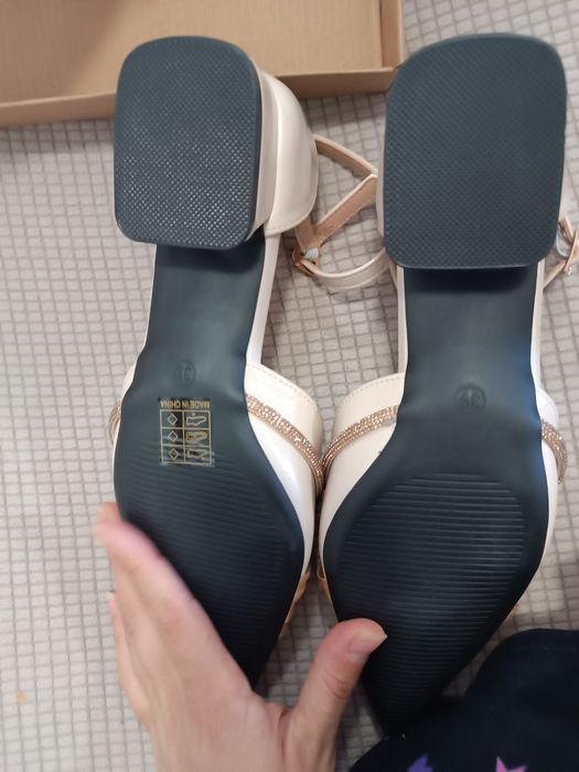 Pantofi eleganți fara toc