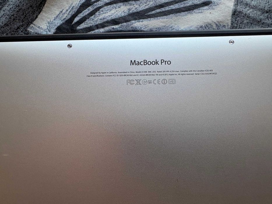 MacBook Pro (15-inch, Mid 2012) 2,6 GHz Intel Core i7, 8GB RAM, 512GB