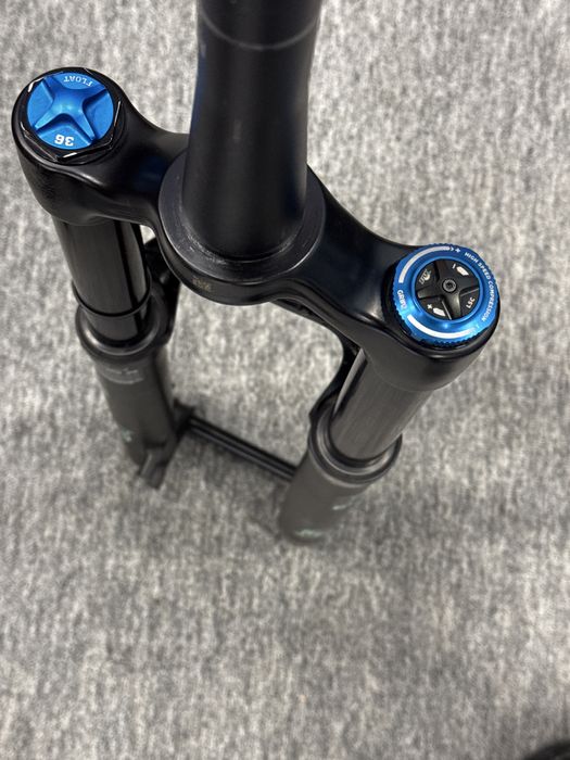 Fox 36 38 Grip2 Rock Shox Pike вилки шокове