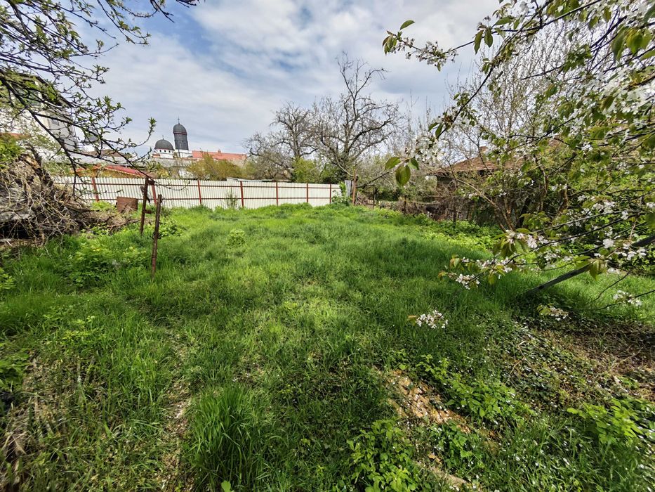 De vanzare casa+teren