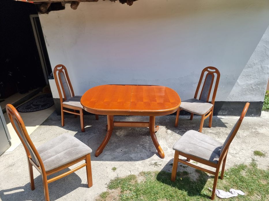 Vând masă cu scaune