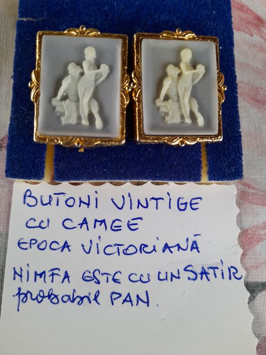 Butoni vintage cu camee Epoca Victoriană