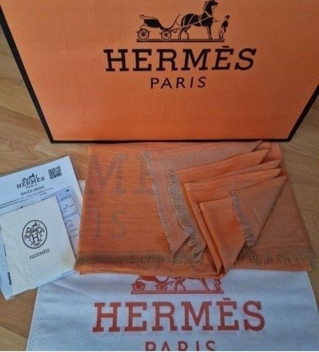 Geanta damă model Kelly+esarfa cu 2 fete,saculet, etichetă