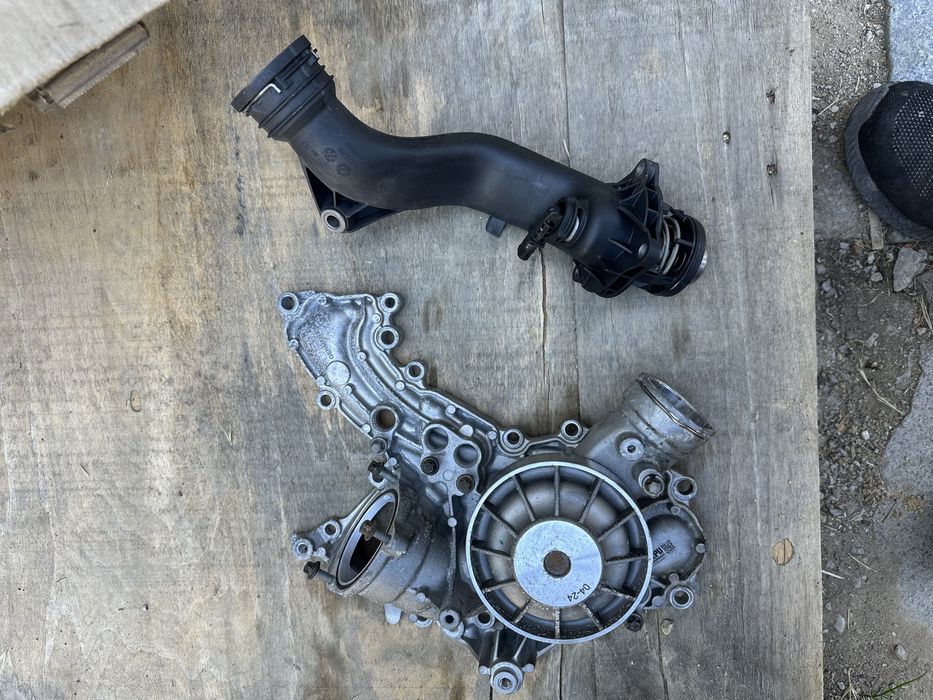 Водна помпа Mercedes 550 V8 Biturbo A278