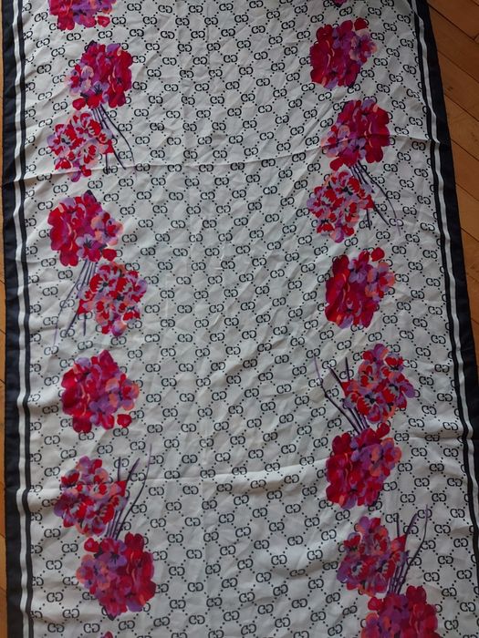 Шал Gucci , 2м дълъг