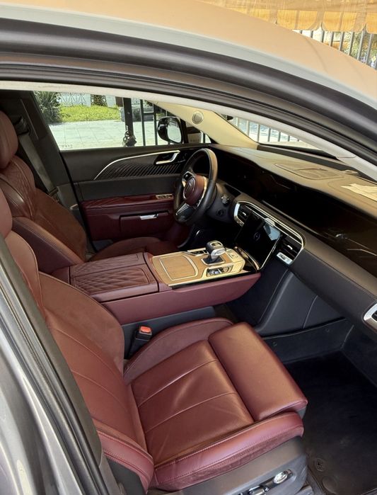 Hongqi E-HS9 premium