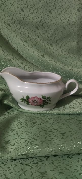Продаются  кофейный  сервиз производство Япония,молочник и соусница ,