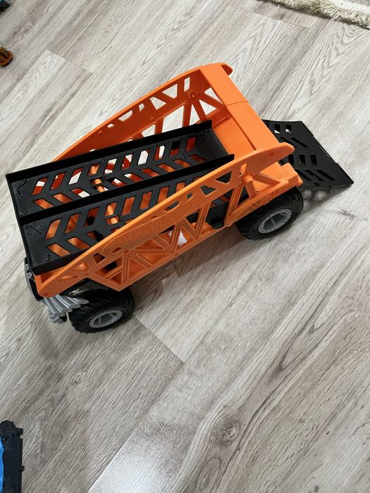 Продам оригинал Hot wheels Monster tracks