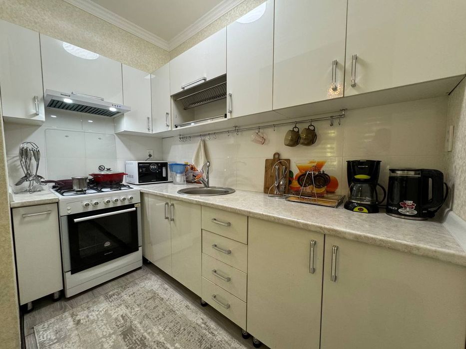 ЦУМ 3х комнатная квартира улучшенной планировки с ремонтом обстановкой