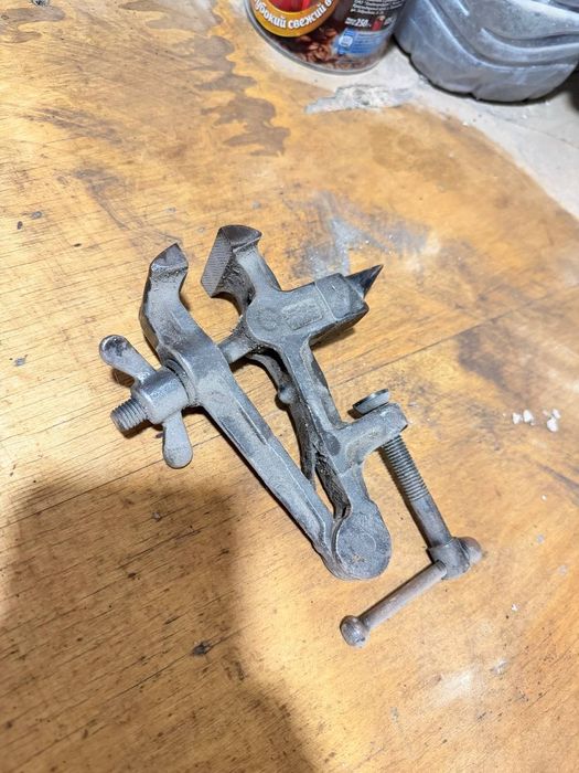 Тиски 4.5 см. Советские в отличном состоянии