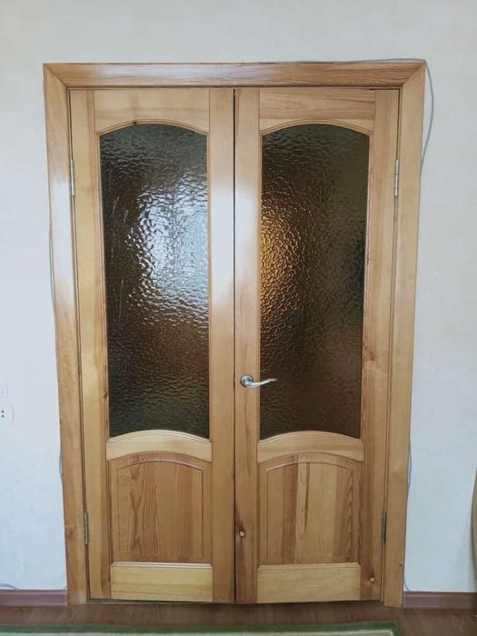 Двери из чистого дерева