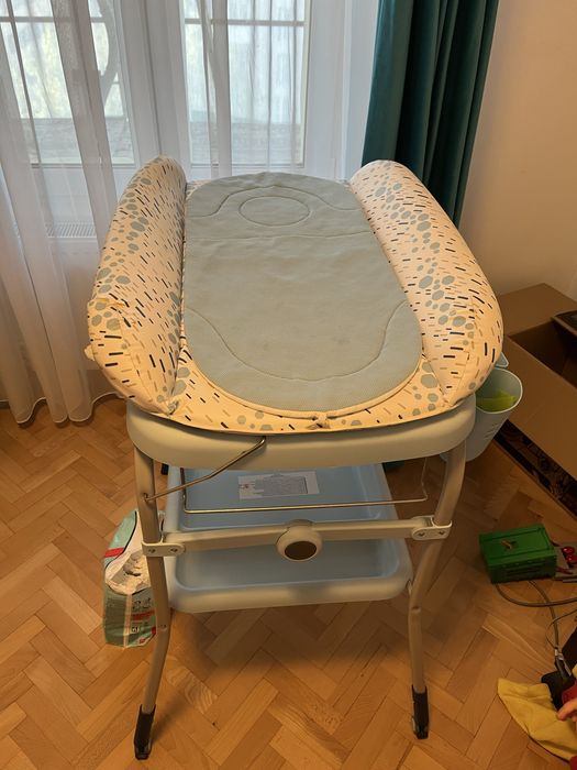 Masa de infasat Chicco cu cadita