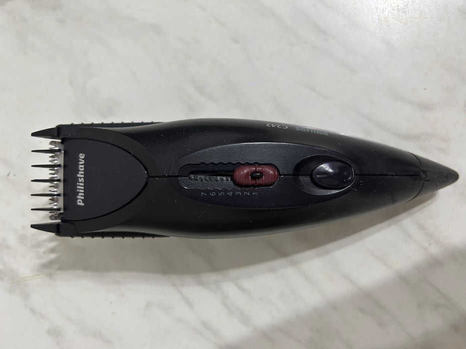 Машинка для стрижки волос | Триммер Philips C242 (продаю на запчасти)
