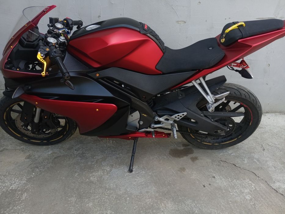 Vând yamaha yzf r125 ABS 2016 RED SATIN