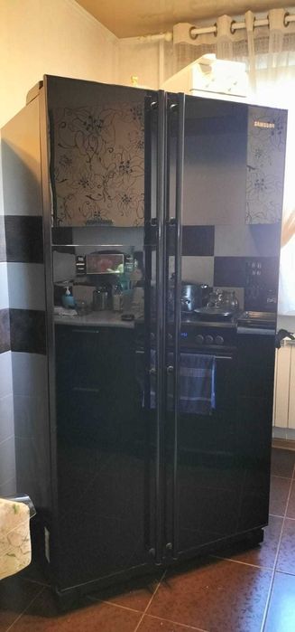 Продам на запчасти холодильник SAMSUNG Side By Side модель RS21HNLBG.