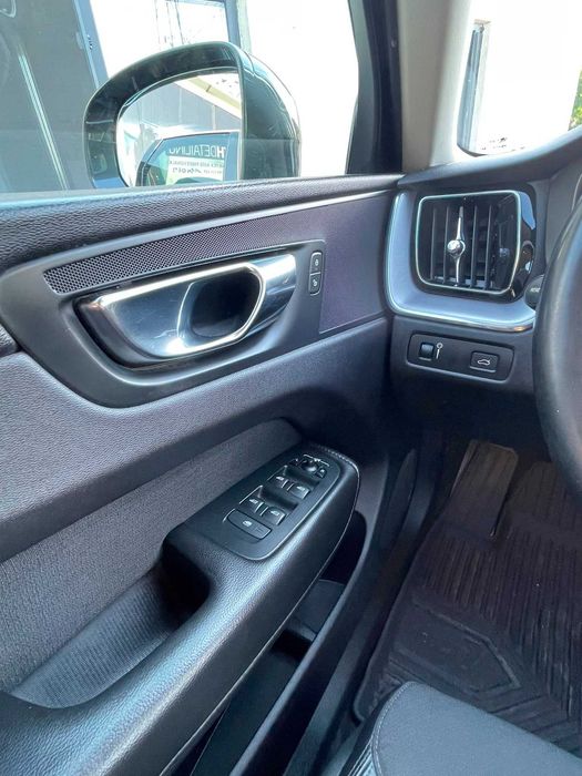 VOLVO XC 60 B4  4X4 2020 20900eur TVA inclus si Deductibil