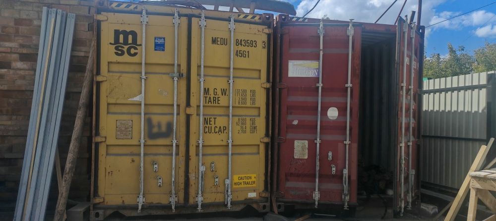 Продам 2 контейнера мррской 40 футовыйе в хорошем состояний