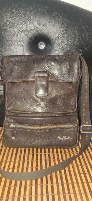 Geantă din piele, Tony Perotti