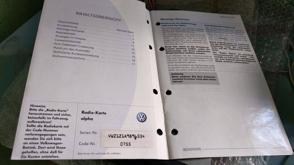 Radiocasetofon VW Alpha  original VW in stare foarte bună cu manual si cod original