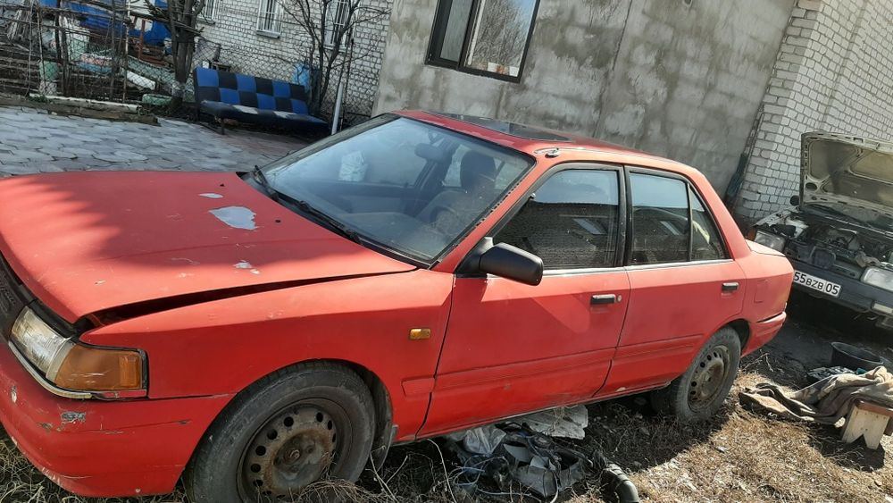 Машина мазда 323