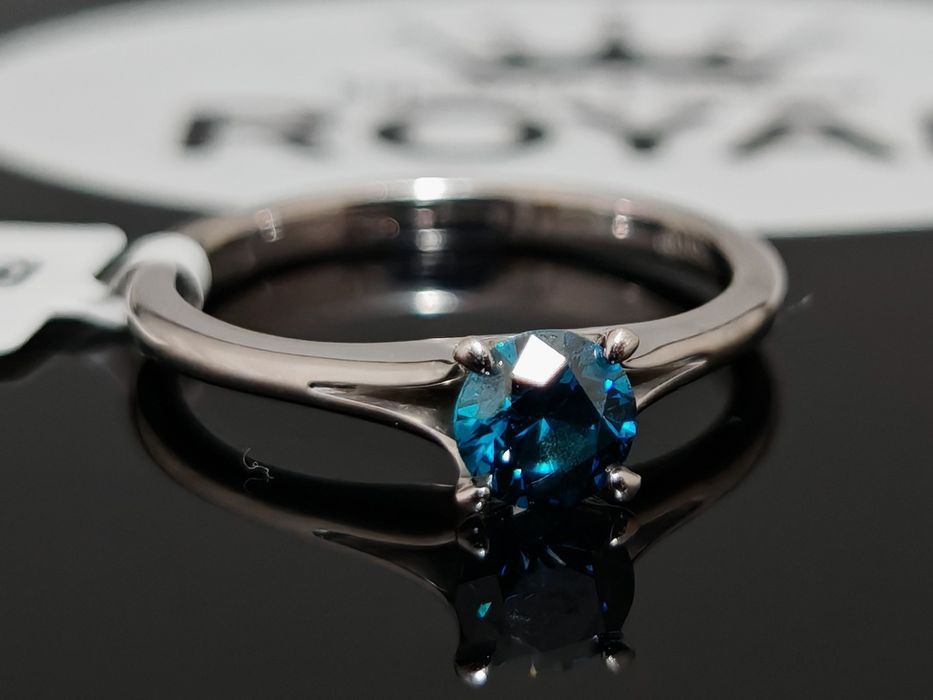 Bijuteria Royal CB : Inel cu DIAMANT albastru, aur alb 18K 2,91 gr 585