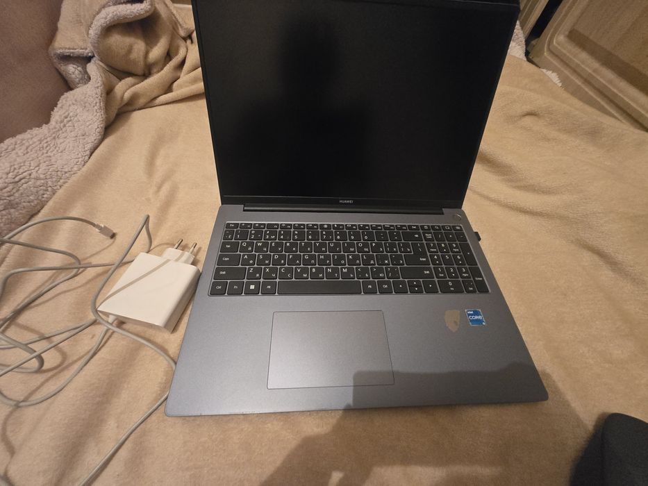 HUAWEI MateBook D16