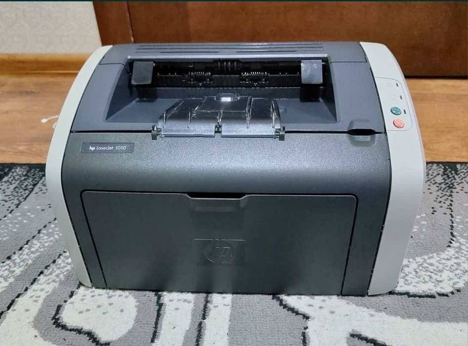 HP LaserJet 1010
принтер
