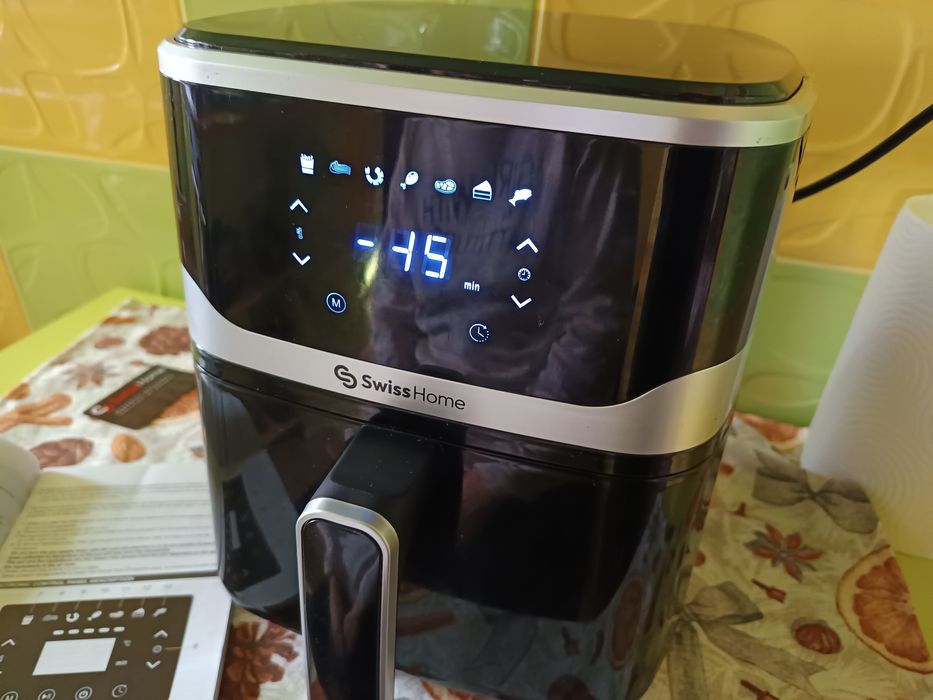 Vând Air fryer marca Swiss