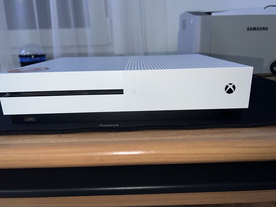 X Box one S  1 T