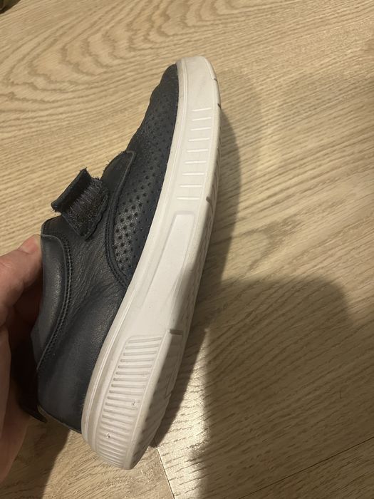 Продам ботинки для школы