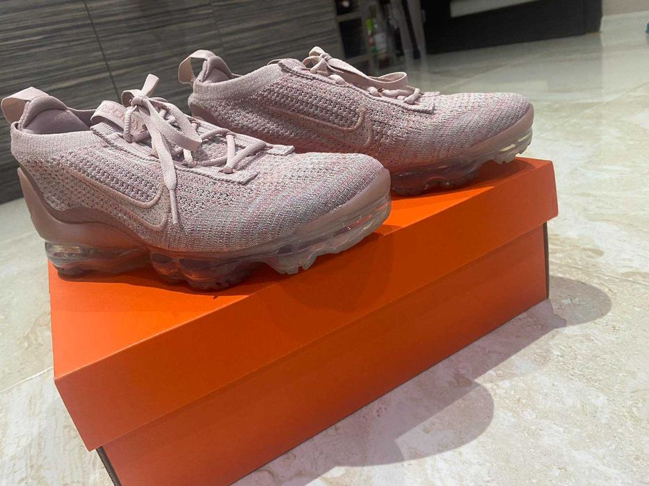 Нови оригинални дамски маратонки Nike