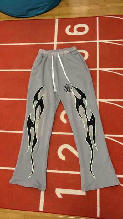 Pantaloni flared Hellstar (compleu full pe pagina)