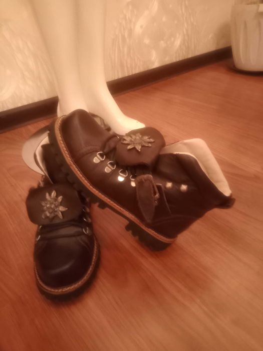 Продам женские  кожаные ботинки