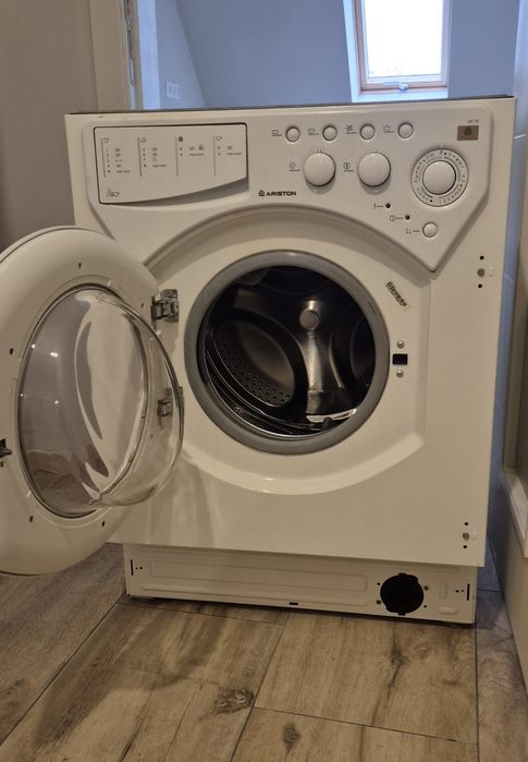 Пералня за вграждане Ariston LBE 12X
