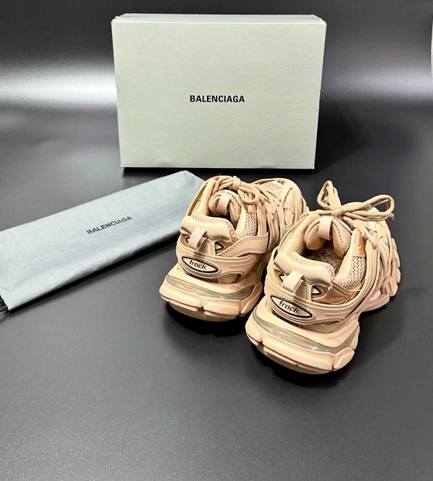 Balenciaga Track Бежов