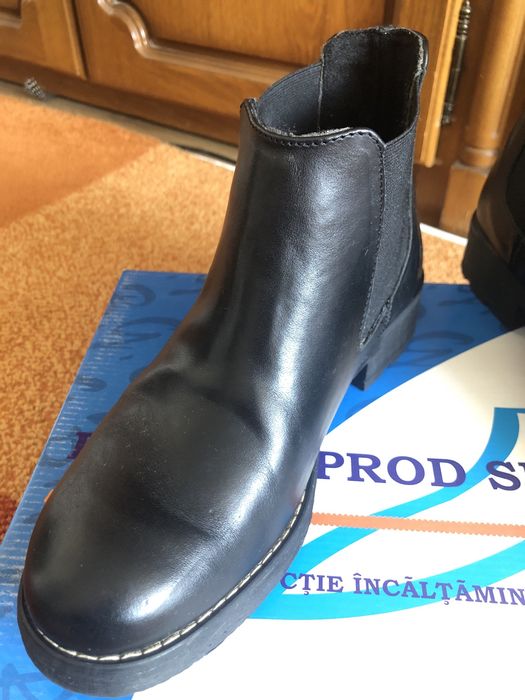 NOU Ghete negre din piele naturală, mărimea 38.